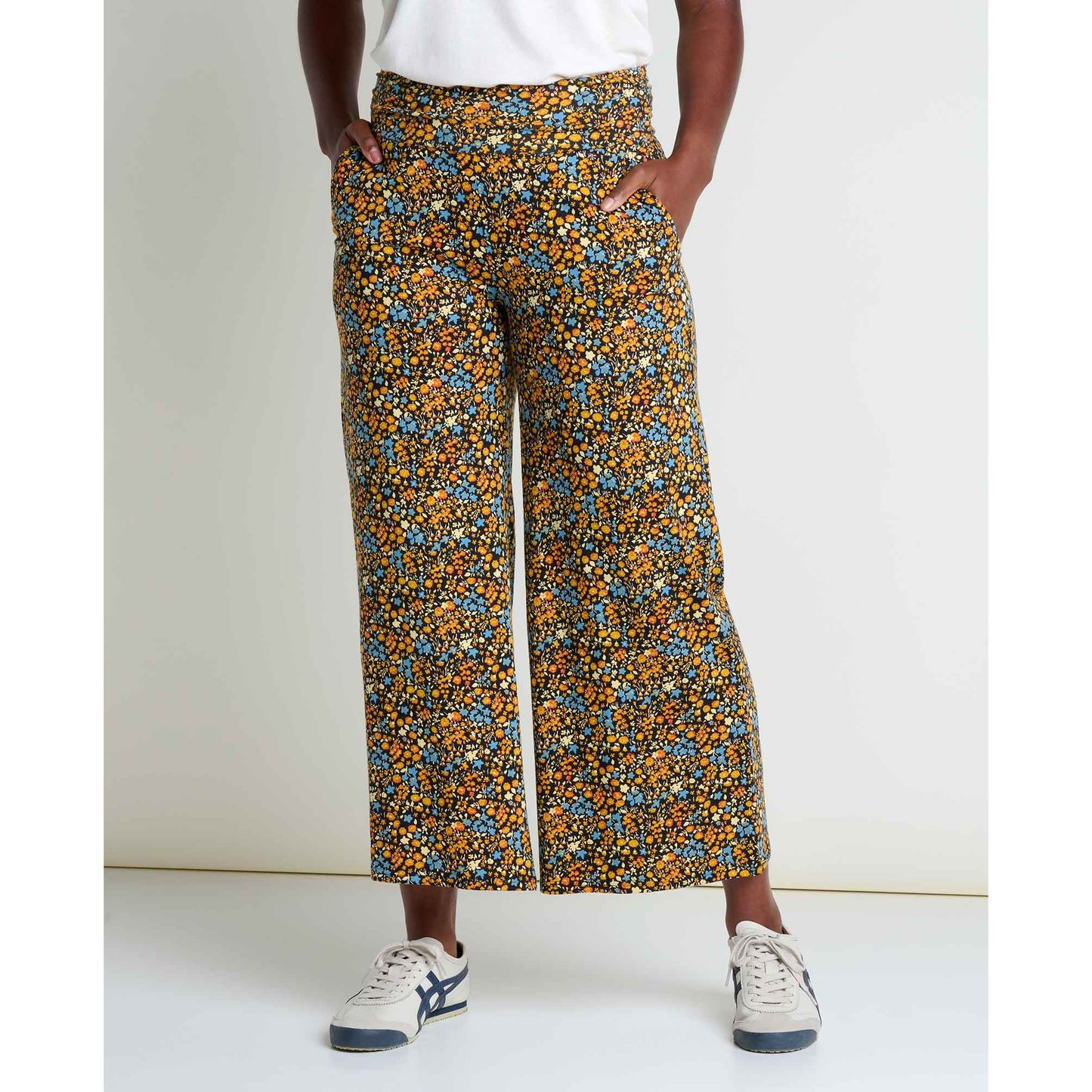 msg:Essence is 5'8" and is wearing a size small.