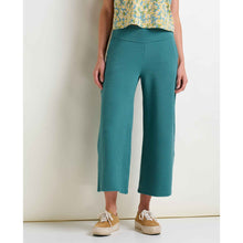 msg:Gina is 5'9" and is wearing a size Small.