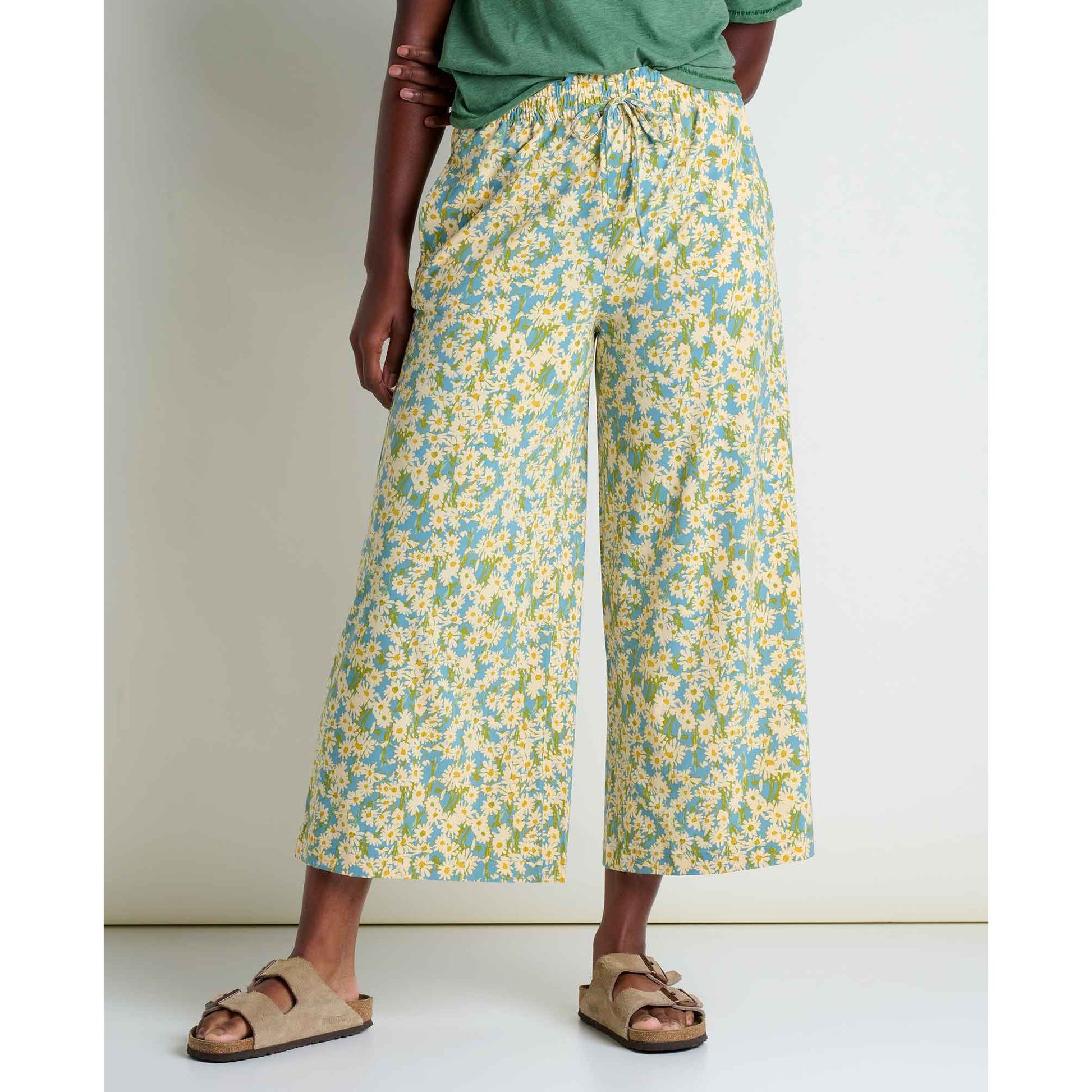 msg:Essence is 5'8" and is wearing a size small.