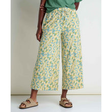 msg:Essence is 5'8" and is wearing a size small.