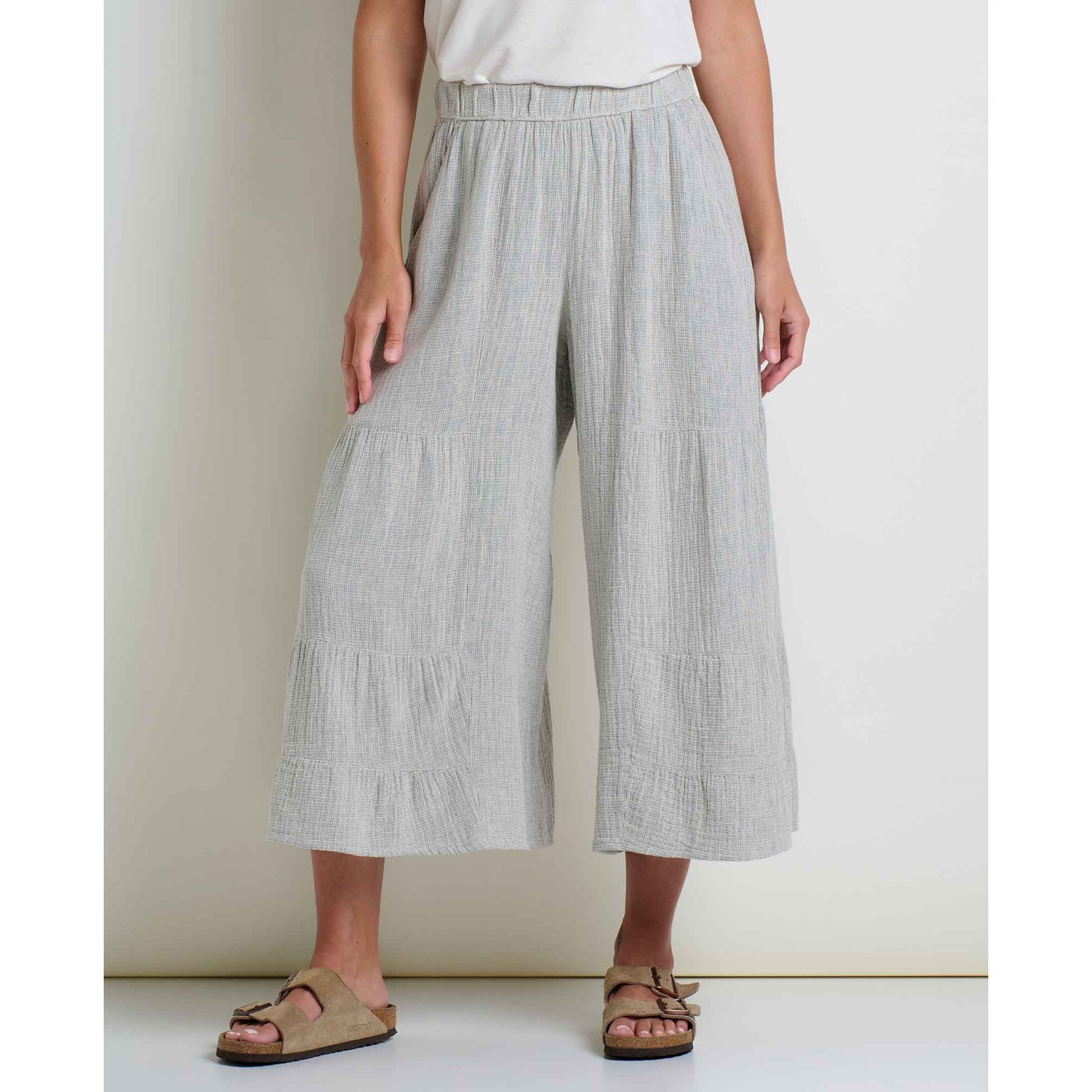 msg:Logan is 5'9½" and is wearing a size small.