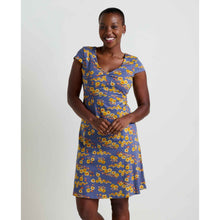 msg:Essence is 5'8" and is wearing a size small.