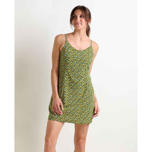 msg:Gina is 5'9" and is wearing a size Small.