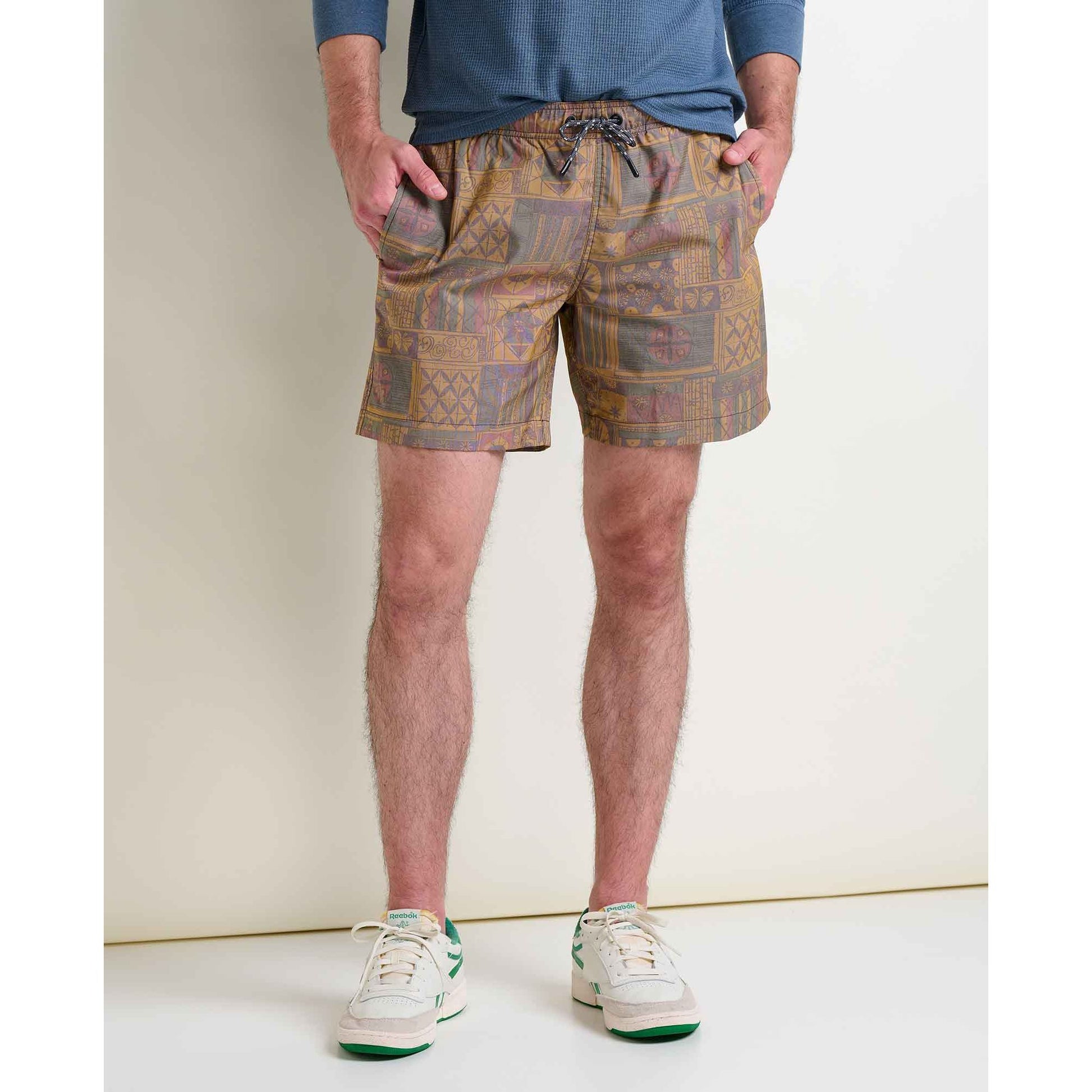 msg:Craig is 6'1" and is wearing a size Medium.