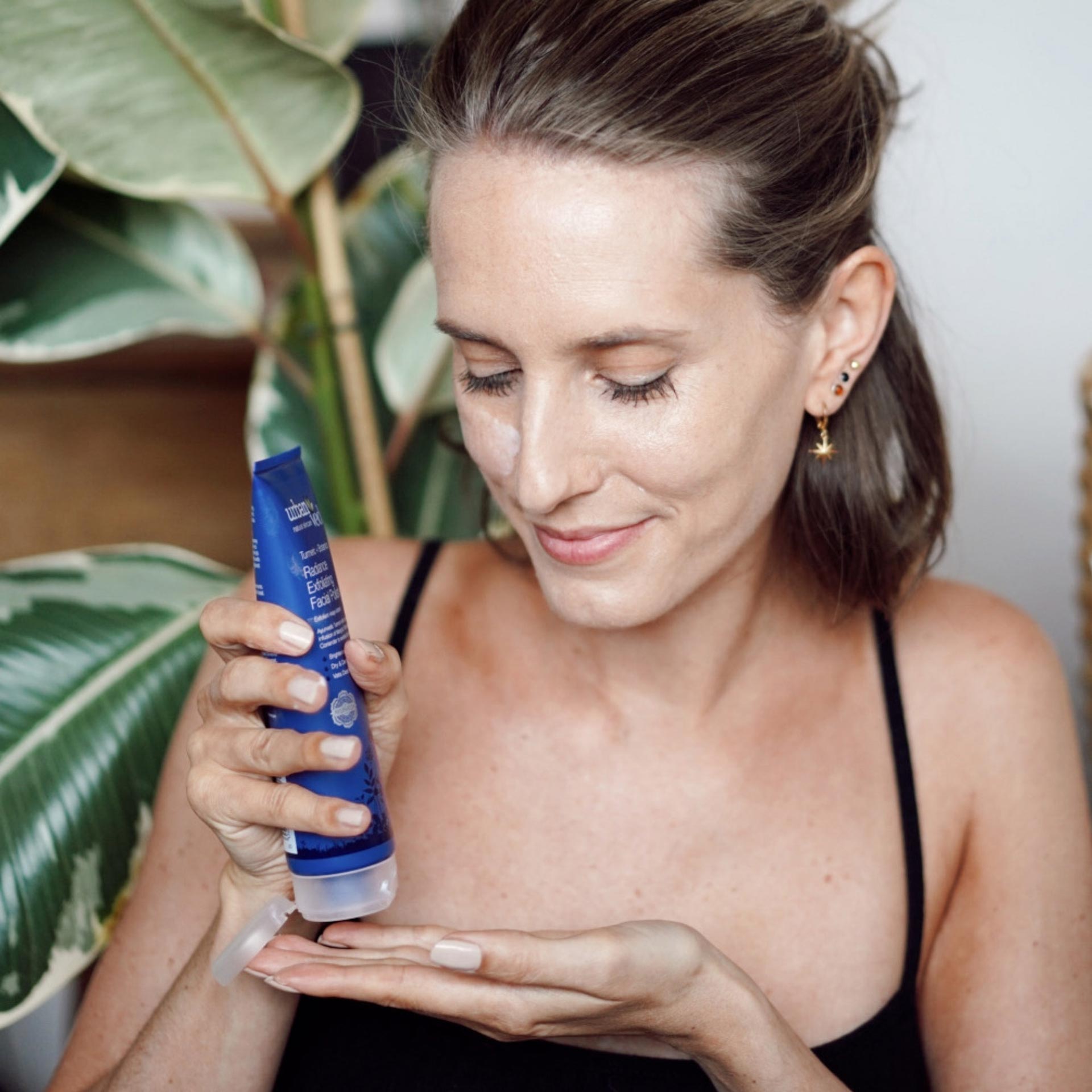 Radiance Face Scrub for Dull & Uneven Skin Tone - Vegan America