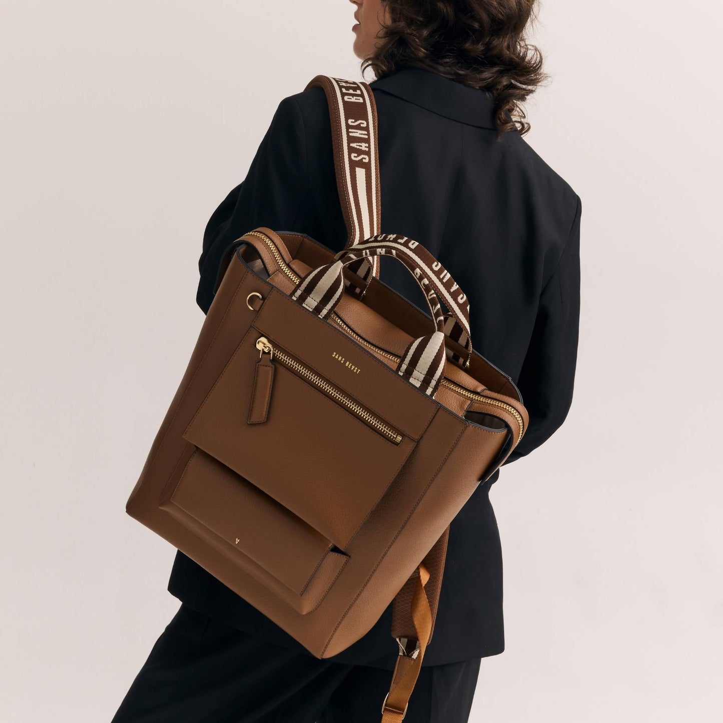 XL Universo Backpack - Cinnamon + Gold