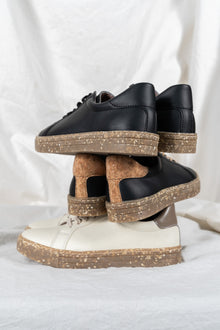 Plant-based DORI sneakers – black & cork