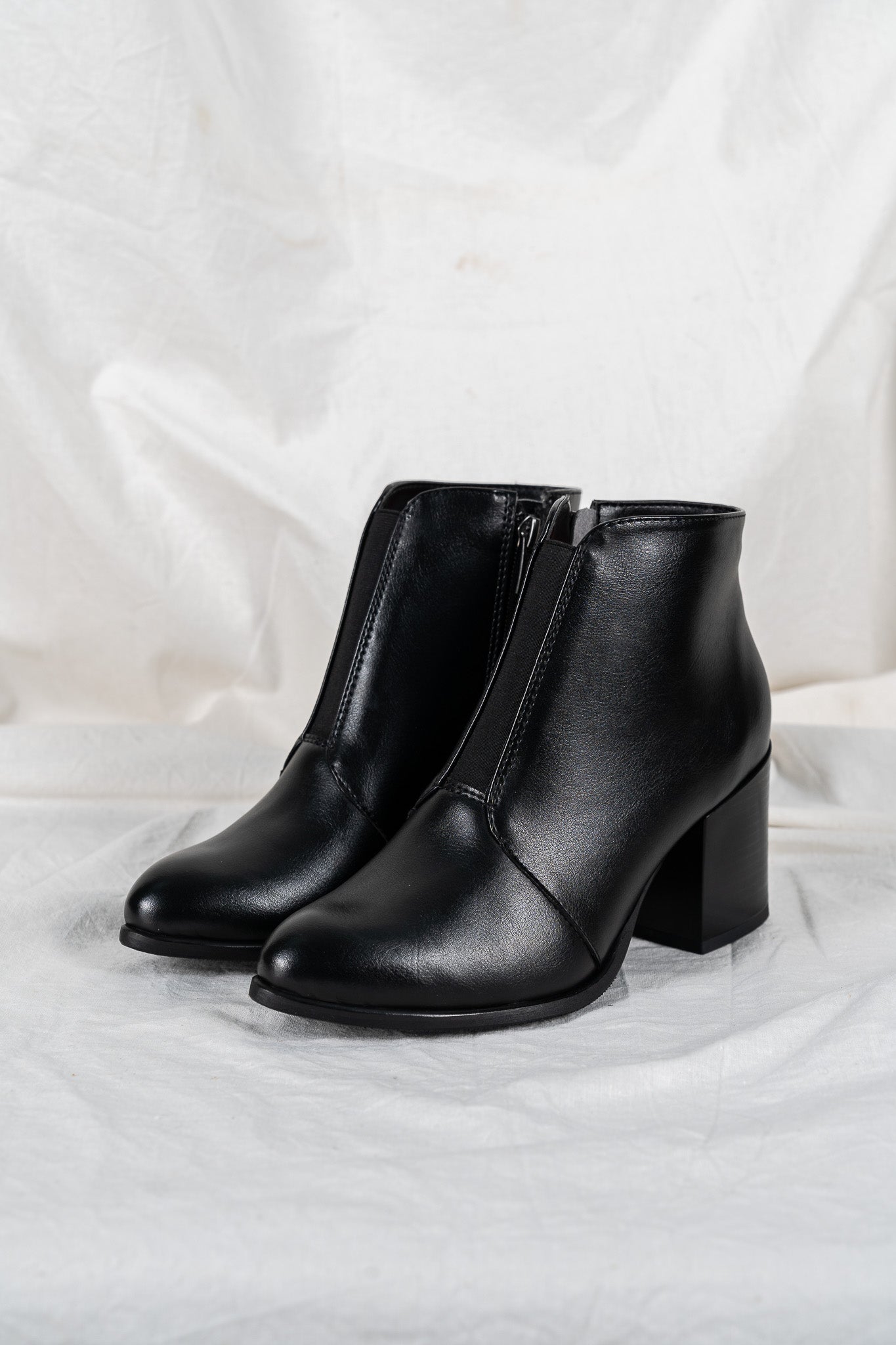 HANA plant based ankle boots – black