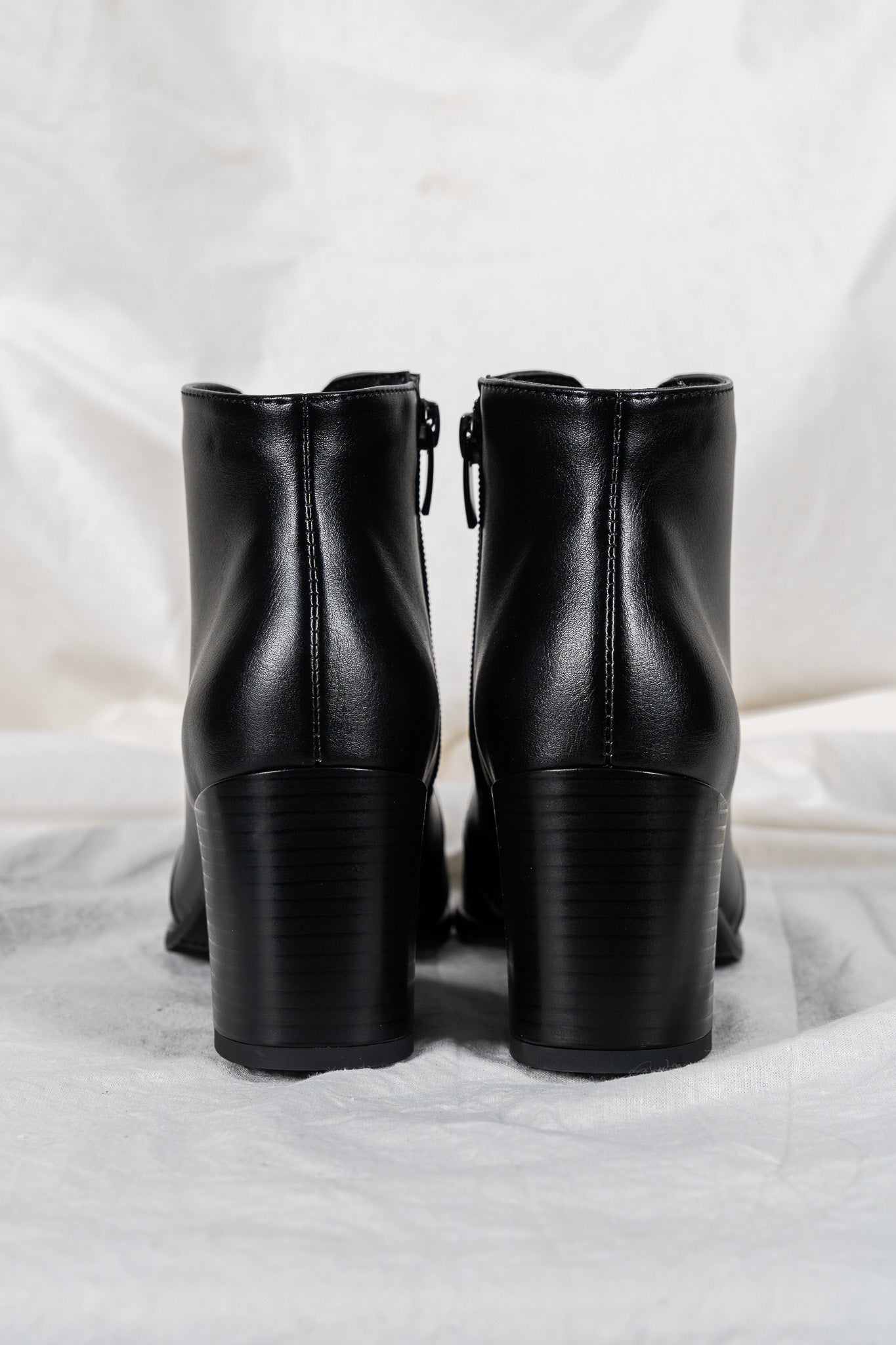 HANA plant based ankle boots – black