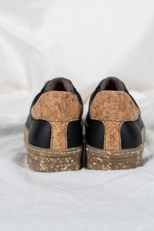 Plant-based DORI sneakers – black & cork