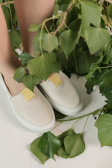 „You go, girl!” slip-on sneakers made from Italian olives