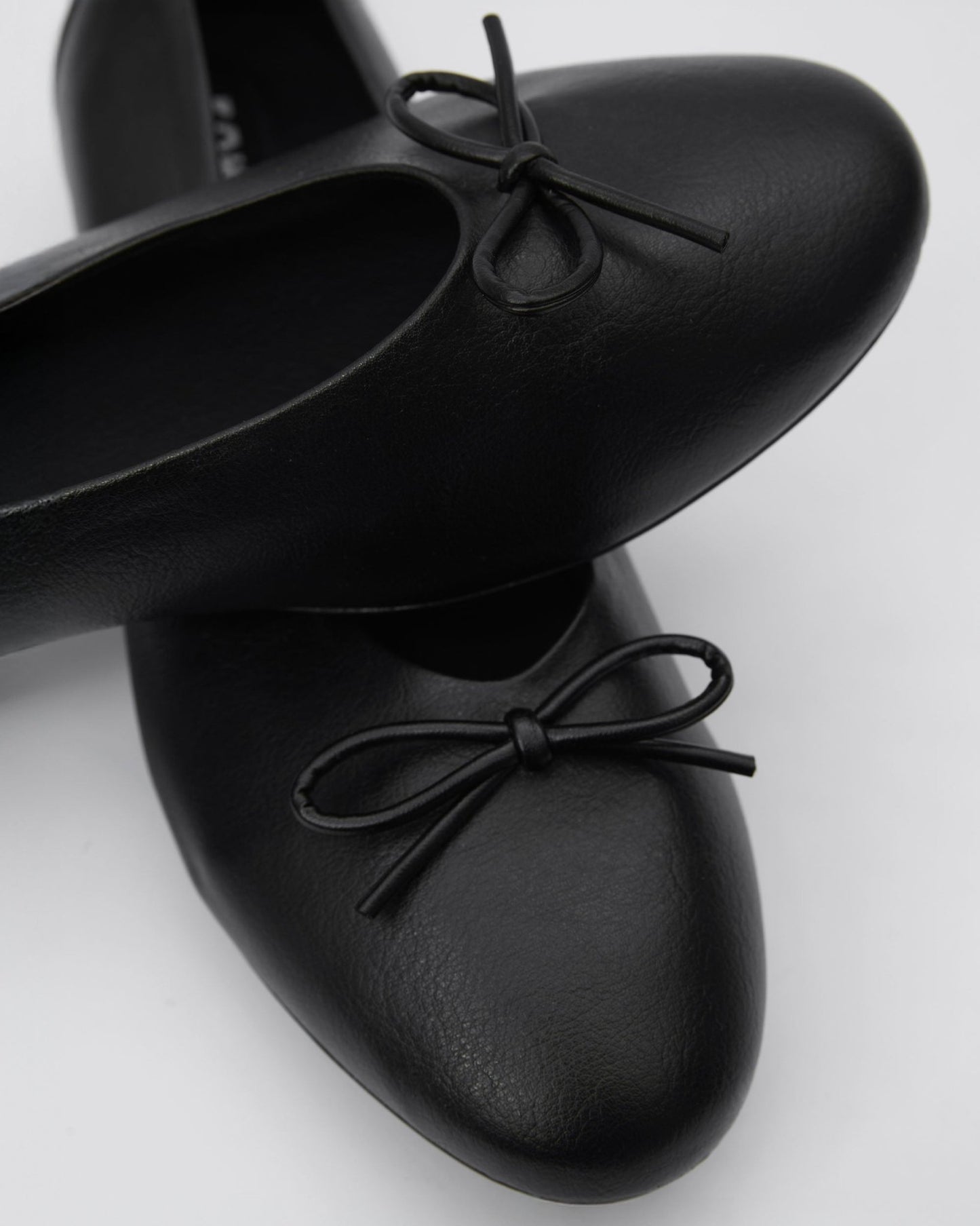 Mossy Pumps Black ballet flats with a bow - Vegan America