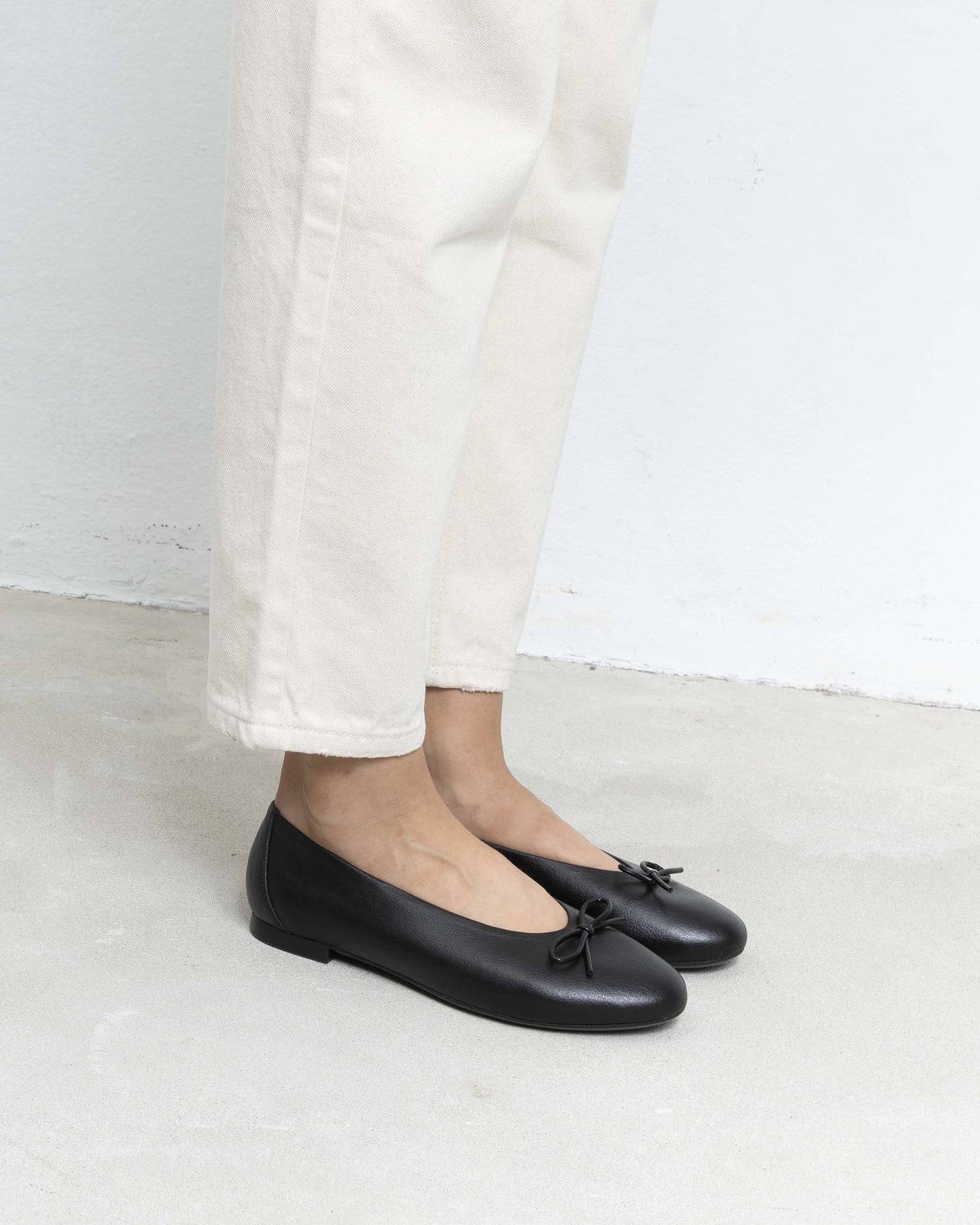 Mossy Pumps Black ballet flats with a bow - Vegan America
