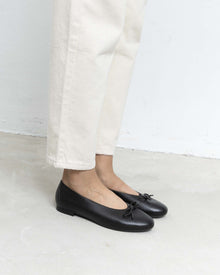 Mossy Pumps Black ballet flats with a bow - Vegan America