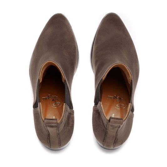 Point Toe Chelsea Boots