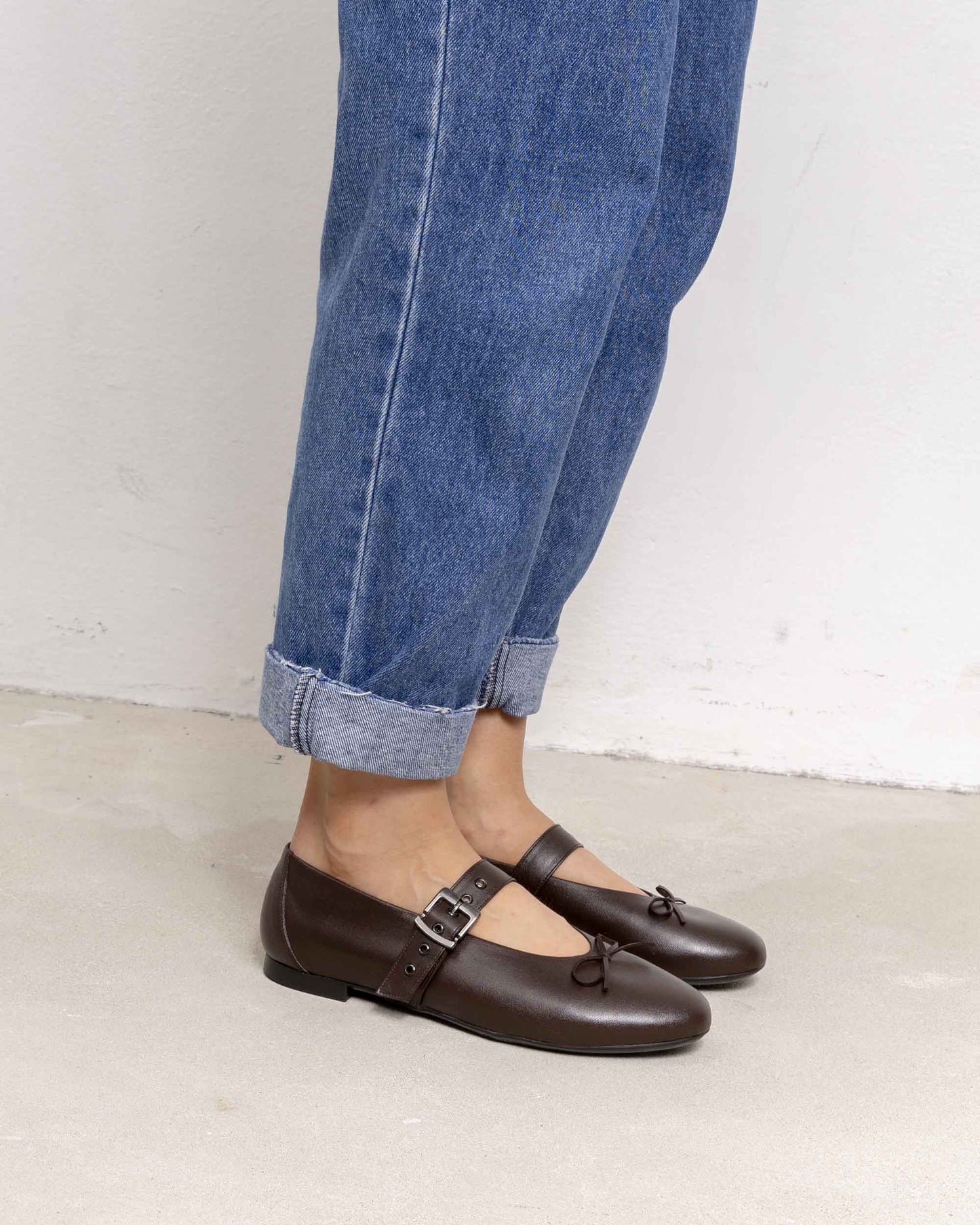 Mara Pumps chocolate ballet flats with a strap - Vegan America