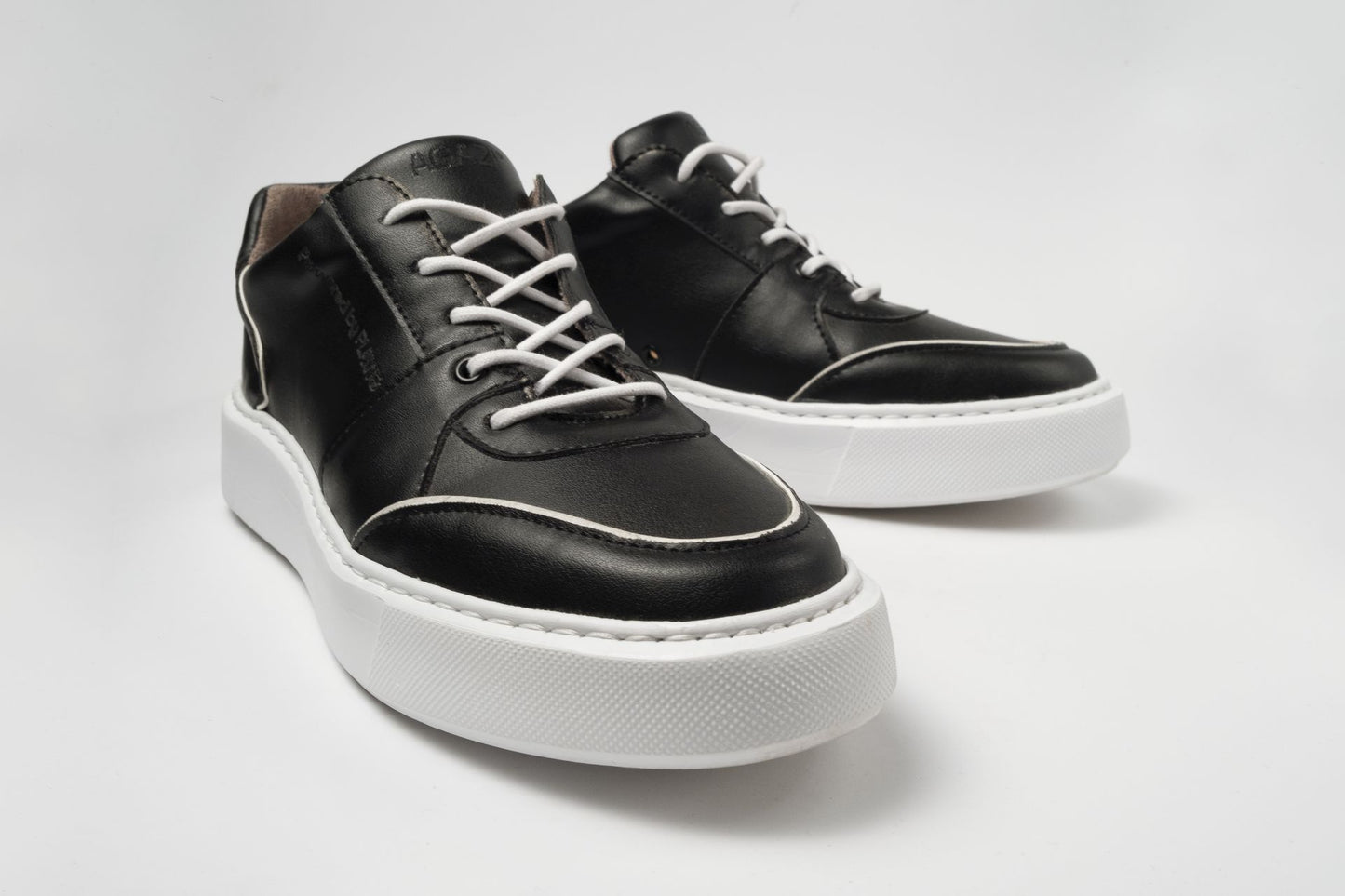 EMI low plant-based sneakers black & white