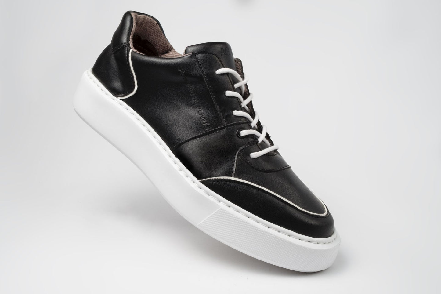 EMI low plant-based sneakers black & white