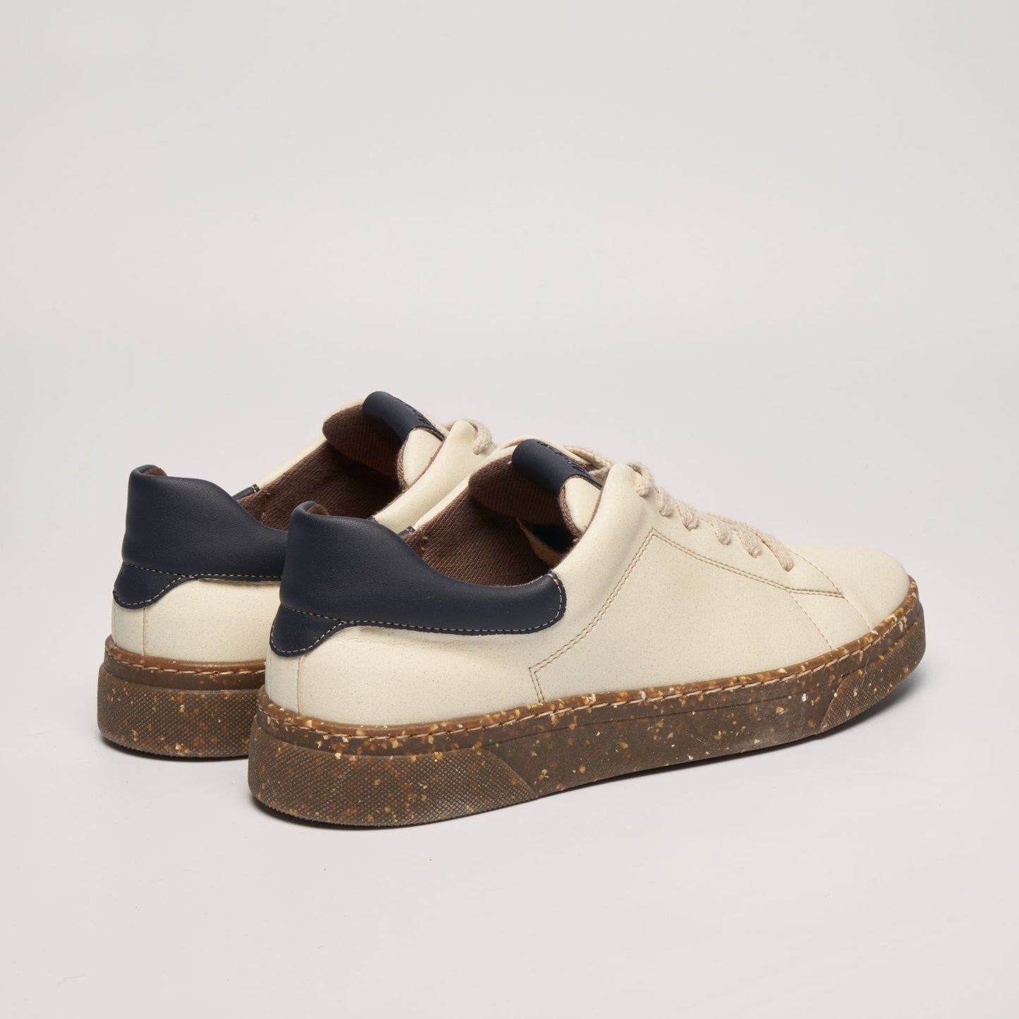 JACOB plant-based sneakers – beige & navy blue