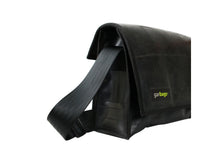 messenger bag M publicity banner & inner tube black - Vegan America