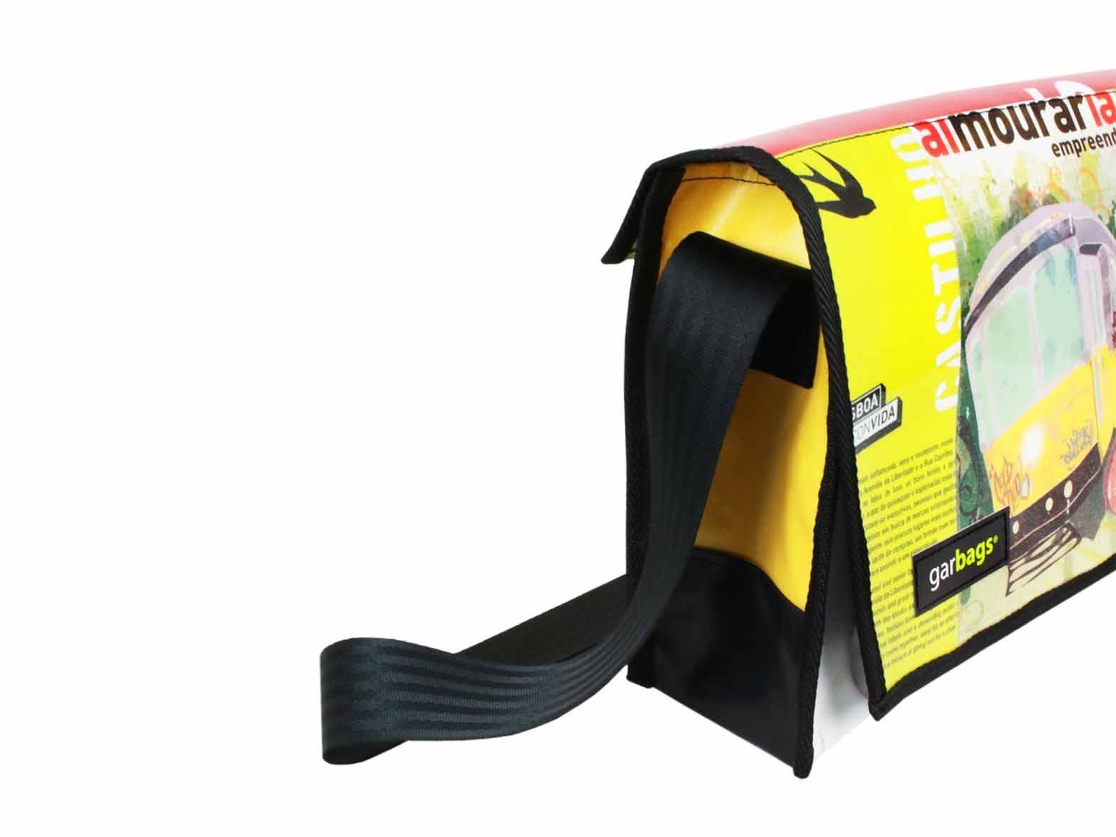 messenger bag M banner *lisbon exclusive* tram green - Vegan America