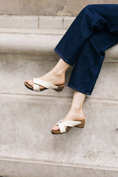 TAKE ME TO TOKYO beige – vegan clogs from mushroom leather (Kopiuj)
